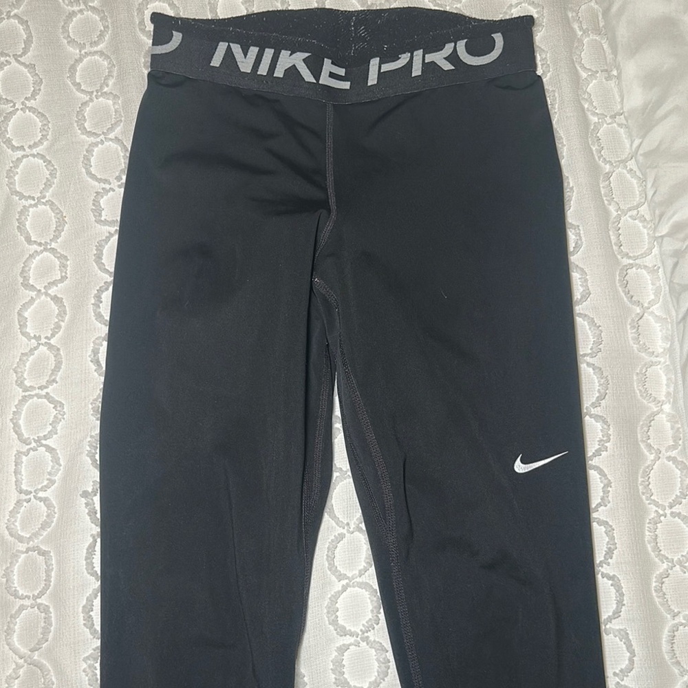 Used Nike Pro Leggings size Small, perfect for a good cardio day.